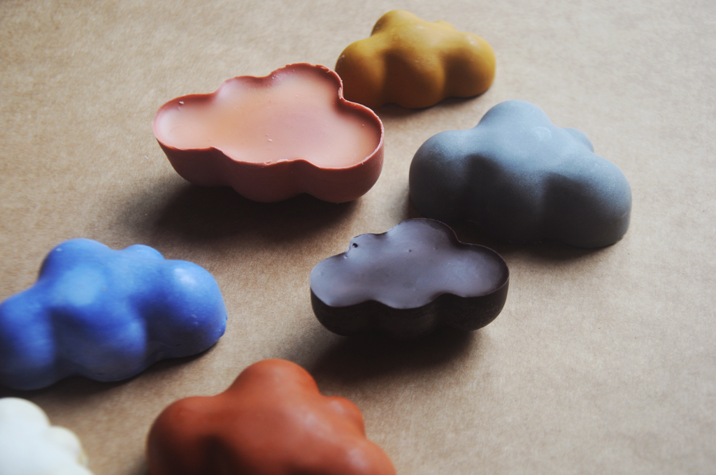 All-Natural & Non-Toxic Fluffy Cloud-Shaped Jumbo Beeswax Crayons – Set of 5 in a Tin